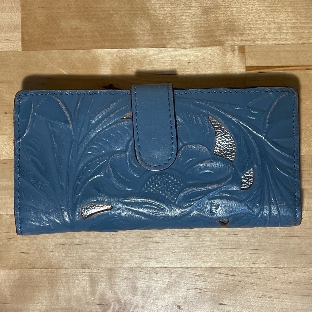 Patricia Nash Linnet Frame Blue Leather Wallet Silver Cut Out Detail Clutch
